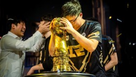 【玲珑塔】 惨遭零封！FPX对阵IG的比赛中，IG全队未推一座塔、未拿一条龙，遭遇“玲珑塔”。